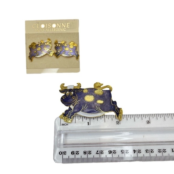 CLOISONNÉ Purple Cow Brooch and Hypo-Allergenic Earrings - Picture 6 of 7